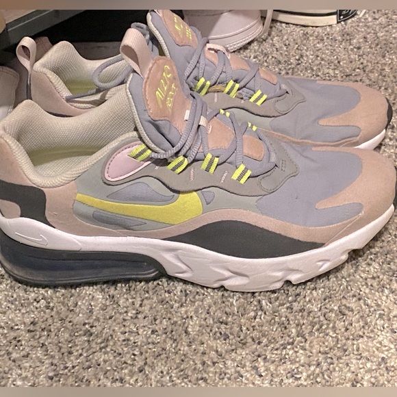 Nike Air Max 270 React- Youth Size 7 - Picture 9 of 10